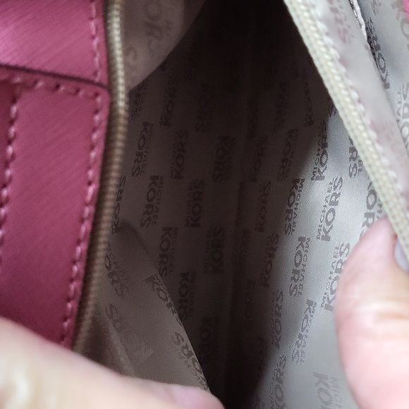 Michael Kors Hailey Crossbody Purse Like New - Picture 14 of 16